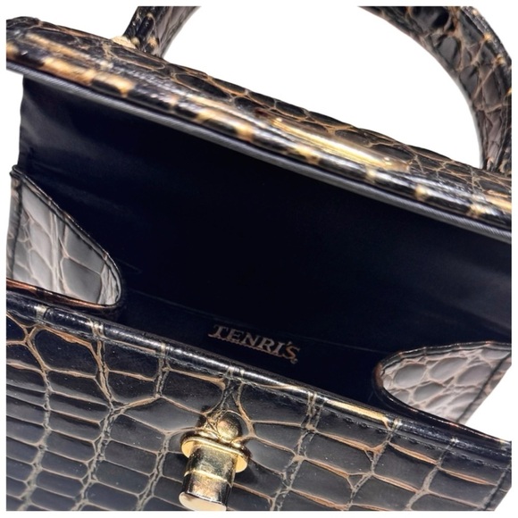 Tenri’s Vintage Women’s Croc-Embossed Handbag w/ Gold Hardware & Handle - Picture 10 of 12